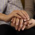 Cómo acompañar a una familia en duelo: palabras que sí ayudan